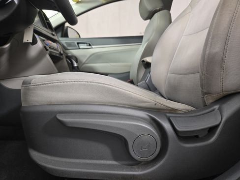 Used 2018 Hyundai Elantra SEL FWD image 29
