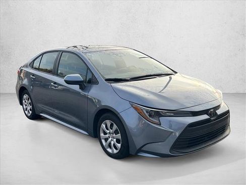 Certified 2025 Toyota Corolla LE image 3