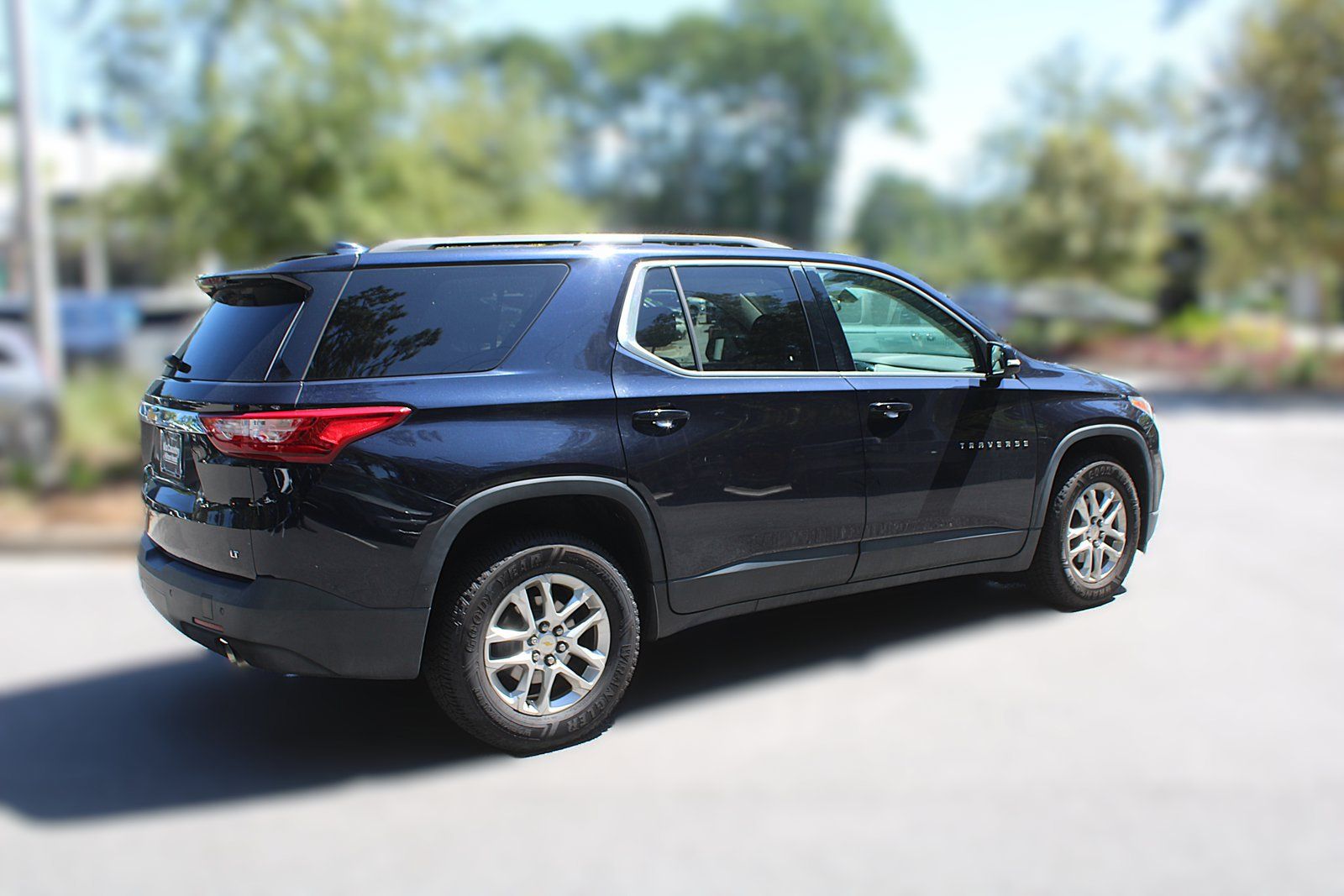Used 2020 Chevrolet Traverse LT FWD image 13
