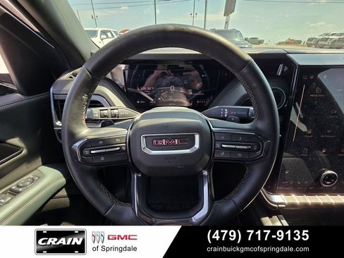 Used 2025 GMC Yukon AT4 AWD/4WD image 14