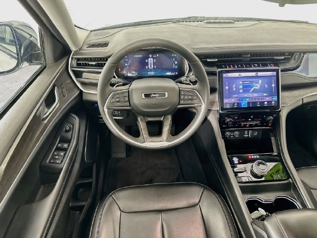 Used 2023 Jeep Grand Cherokee 4WD 4xe image 11