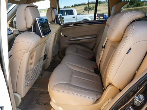 Used 2012 Mercedes-Benz GL 550 4MATIC image 18