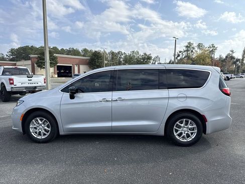 New 2026 Chrysler Pacifica Select FWD image 6