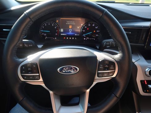 Used 2022 Ford Explorer XLT w/ Equipment Group 202A image 13