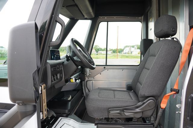 Used 2024 Chevrolet Brightdrop 400 w/ Commercial Equipment Package AWD/4WD image 15