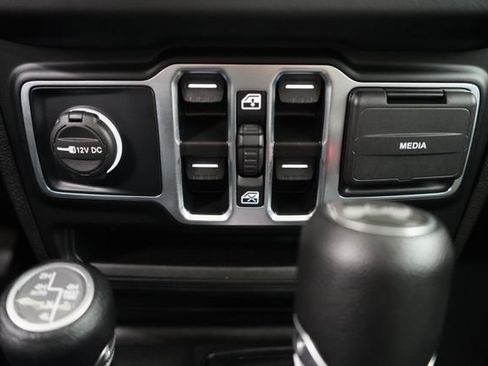 Used 2025 Jeep Wrangler Unlimited Sahara image 44