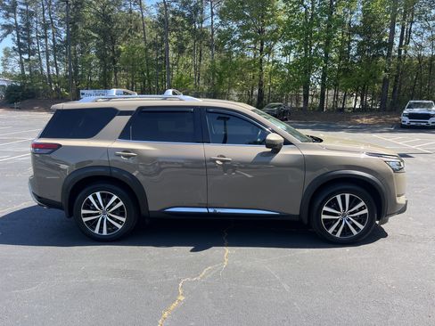 Used 2024 Nissan Pathfinder Platinum w/ Cargo Package AWD/4WD image 9