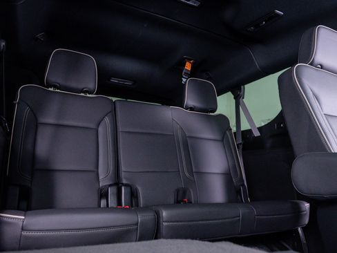 Used 2022 GMC Yukon XL SLT w/ SLT Premium Package AWD/4WD image 12