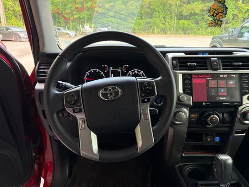 Used 2022 Toyota 4Runner SR5 Premium AWD/4WD image 9