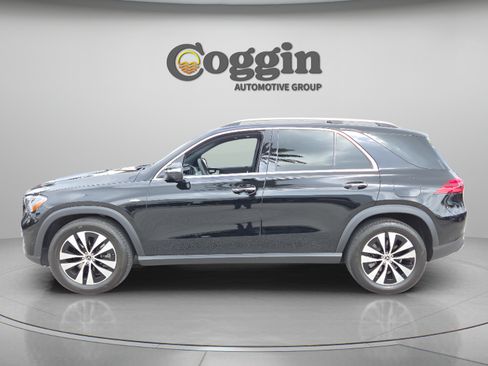 Used 2025 Mercedes-Benz GLE 450e 4MATIC image 2