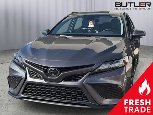 Used 2023 Toyota Camry SE image 1