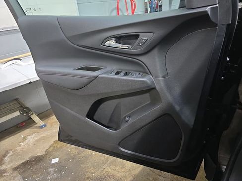 Used 2023 Chevrolet Equinox RS image 28