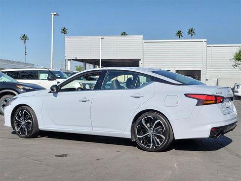 Used 2023 Nissan Altima 2.5 SR image 3