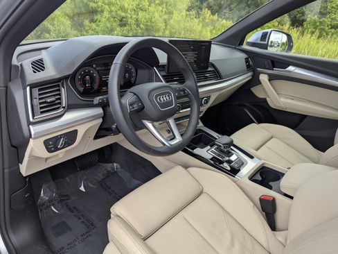 Certified 2025 Audi Q5 2.0T Premium w/ Convenience Plus Package image 23