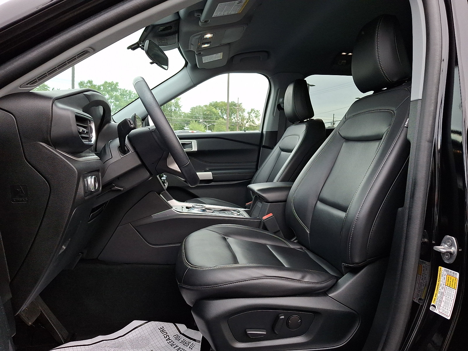Certified 2022 Ford Explorer XLT w/ Equipment Group 202A AWD/4WD image 15