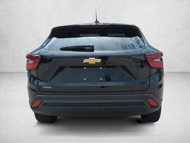 Used 2025 Chevrolet Trax LS w/ LS Convenience Package FWD image 6