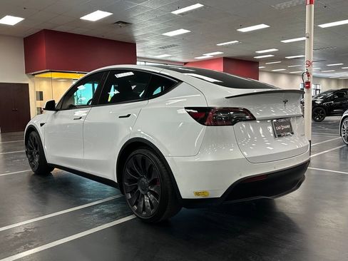 Used 2022 Tesla Model Y Performance image 5