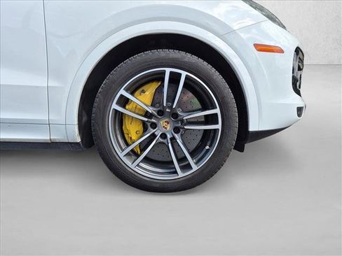 Used 2019 Porsche Cayenne Turbo AWD/4WD image 9