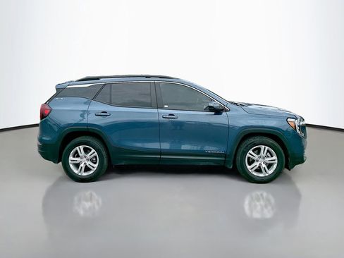 Used 2024 GMC Terrain SLE w/ Driver Convenience Package FWD image 8