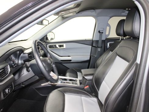 Used 2023 Ford Explorer XLT w/ Equipment Group 202A RWD image 22