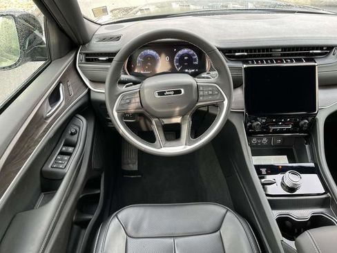 New 2025 Jeep Grand Cherokee L Limited w/ Luxury Tech Group II image 10