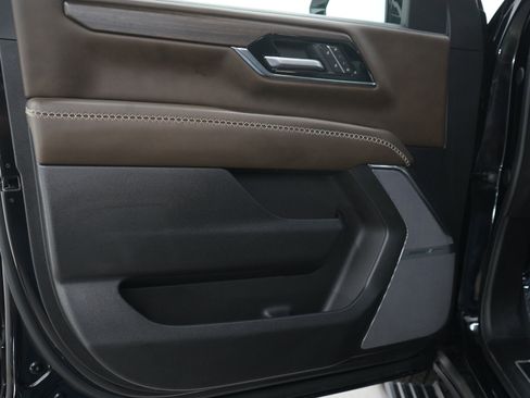 Used 2025 GMC Yukon XL Denali Ultimate AWD/4WD image 21