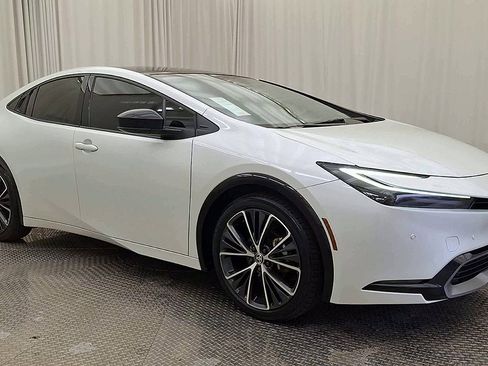 Used 2023 Toyota Prius XLE image 5