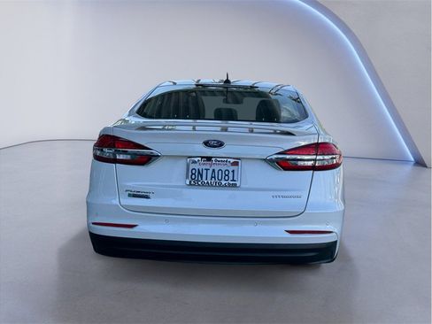 Used 2019 Ford Fusion Energi Titanium FWD image 5