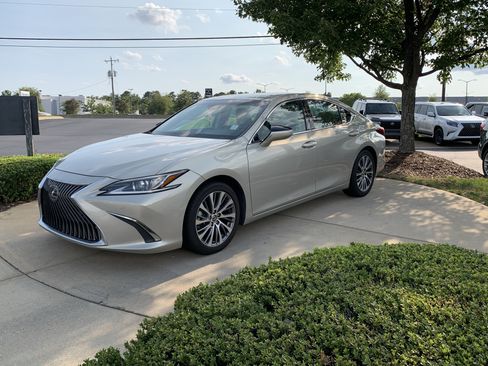 Used 2019 Lexus ES 350 w/ Premium Package FWD image 5