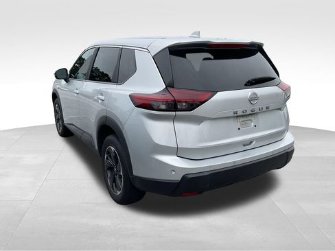 Used 2025 Nissan Rogue SV FWD image 10