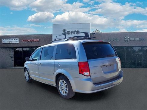 Used 2019 Dodge Grand Caravan SXT image 4