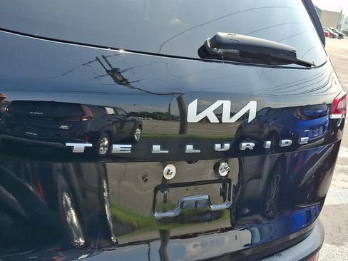 Used 2022 Kia Telluride LX AWD/4WD image 32