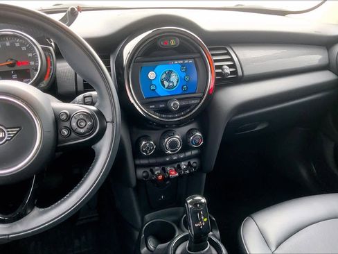 Used 2021 MINI Cooper 4-Door Hardtop image 6