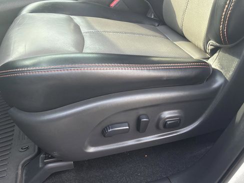 Used 2020 Nissan Pathfinder SL FWD image 23