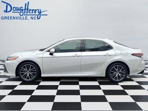 Used 2023 Toyota Camry XLE FWD image 2