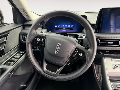 Certified 2025 Lincoln Aviator Premiere image 12