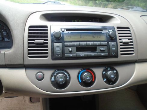 Used 2004 Toyota Camry LE FWD image 13