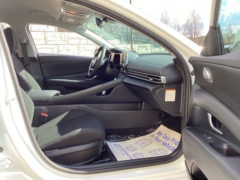 New 2026 Hyundai Elantra Hybrid FWD image 15