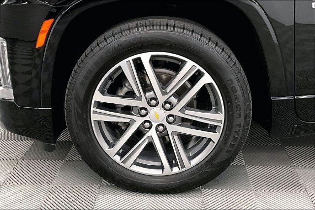 Used 2023 Chevrolet Traverse High Country FWD image 9