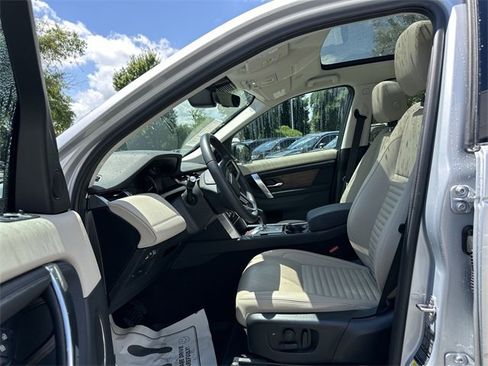 Used 2023 Land Rover Discovery Sport SE image 12