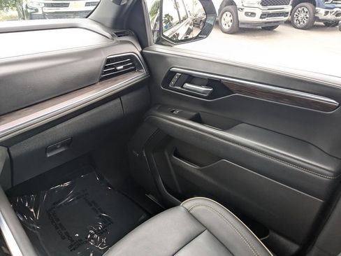 Used 2025 Chevrolet Tahoe Premier image 17