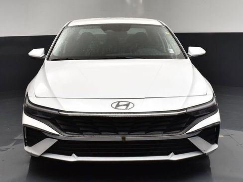 Used 2024 Hyundai Elantra SEL image 3