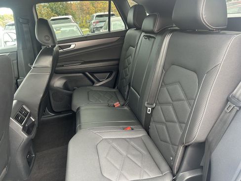 Used 2024 Volkswagen Atlas Cross Sport SE image 10