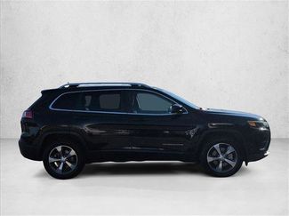 Used 2019 Jeep Cherokee Limited video 4