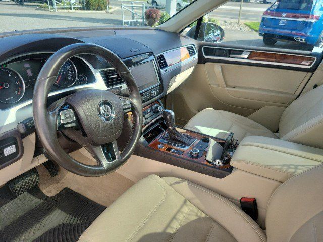 Used 2014 Volkswagen Touareg TDI AWD/4WD image 6