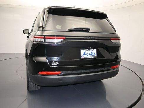 Used 2022 Jeep Grand Cherokee Altitude AWD/4WD image 23
