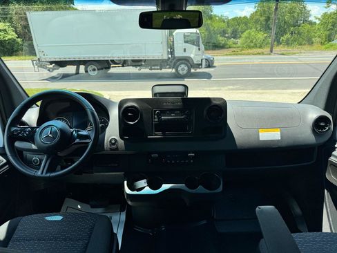 Used 2025 Mercedes-Benz Sprinter 2500 image 23
