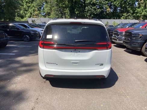 New 2026 Chrysler Pacifica Limited w/ Uconnect Theater Family Group AWD/4WD image 6