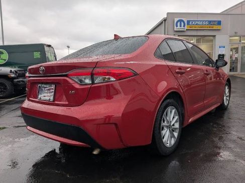 Used 2021 Toyota Corolla LE image 5