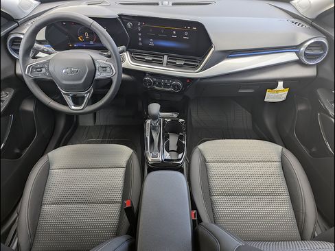 New 2026 Chevrolet Trax LT w/ Midnight Edition FWD image 16